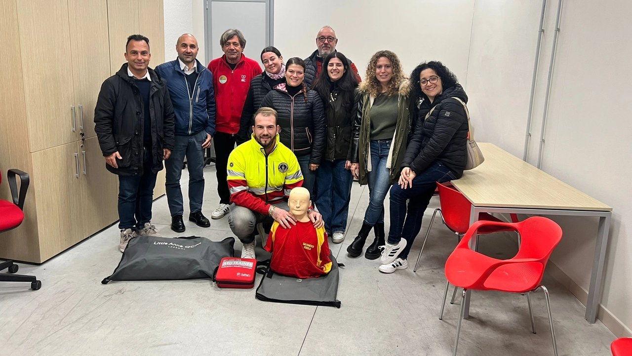 Infarto al supermarket. Salvato dai colleghi grazie al defibrillatore