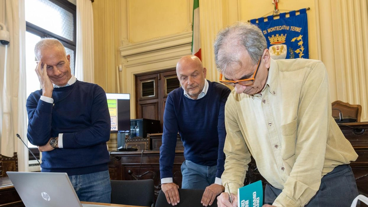 Un momento della conferenza stampa di presentazione dell’adesione alla rete «Rifiuti Zero» da parte del Comune di Montecatini Un momento della conferenza stampa di presentazione dell’adesione alla rete «Rifiuti Zero» da parte del Comune di Montecatini