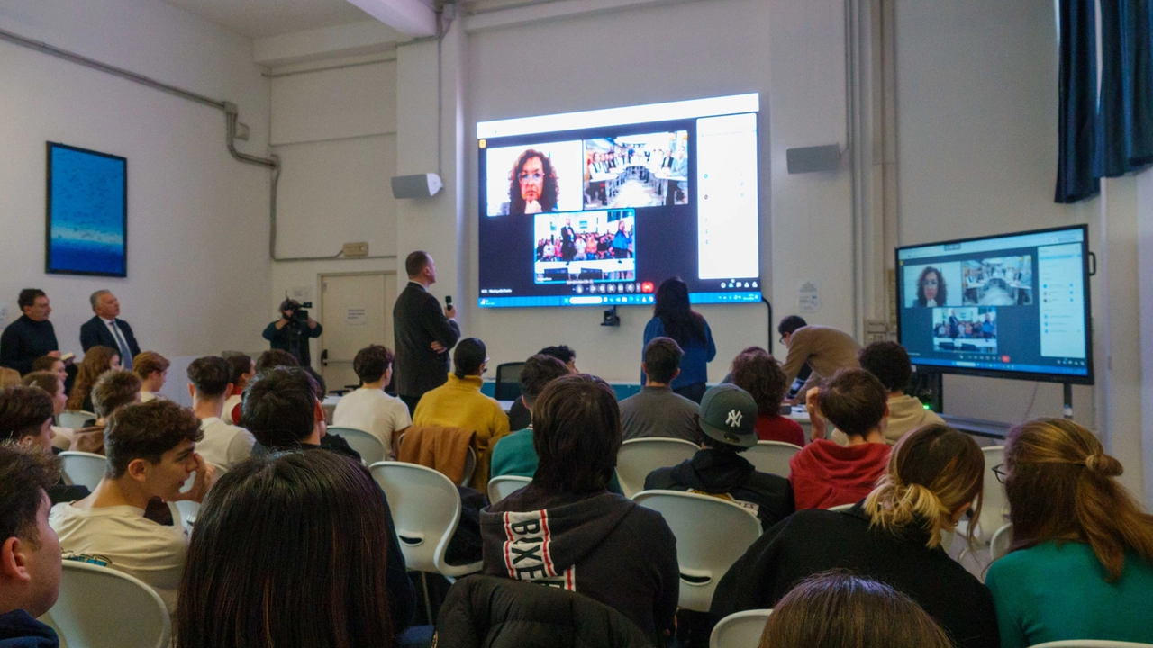 Un momento dell’incontro a distanza in collegamento diretto tra i ragazzi ucraini e gli studenti del Cappellini-Sauro Un momento dell’incontro a distanza in collegamento diretto tra i ragazzi ucraini e gli studenti del Cappellini-Sauro