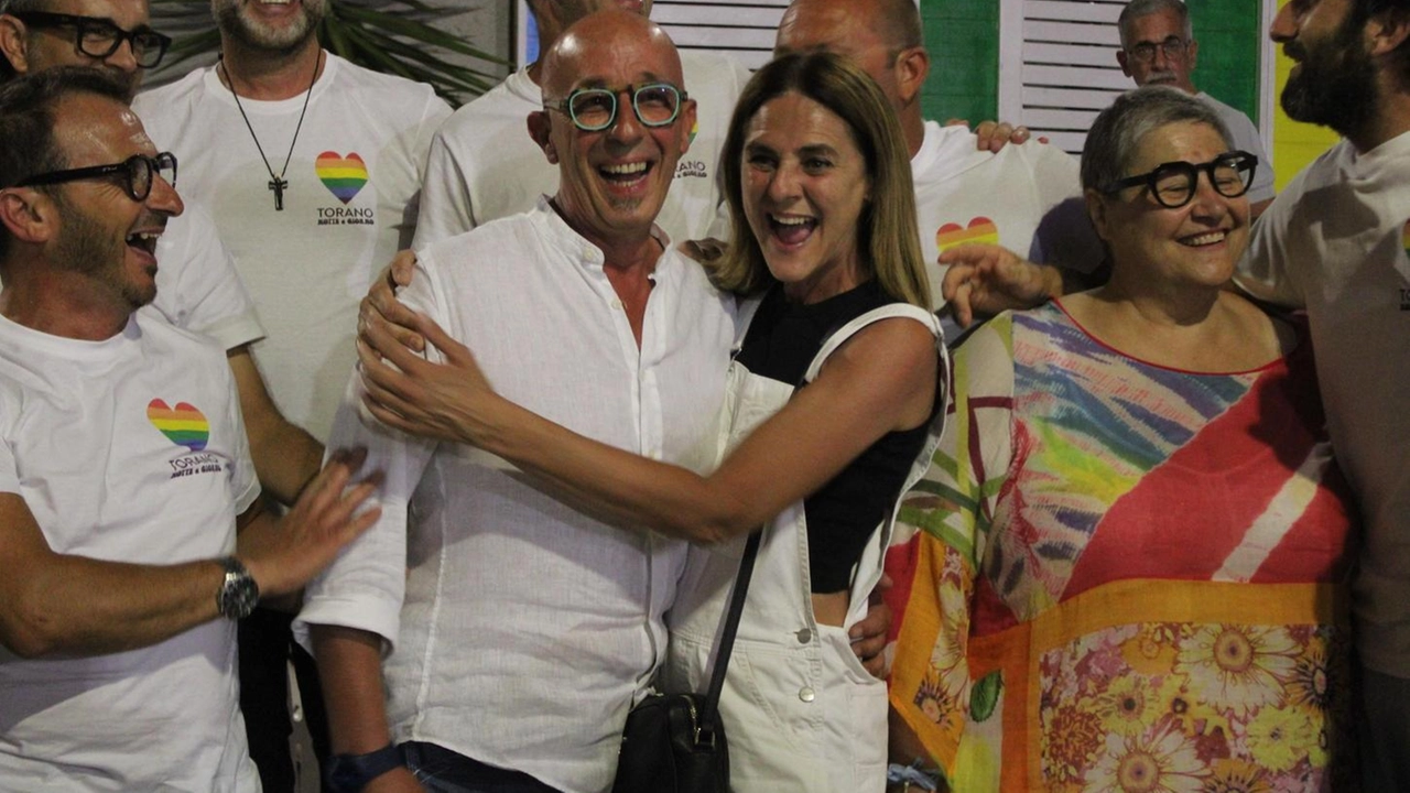 La serata di premiazione con Andrea Bellè festeggiato dalla giuria popolare