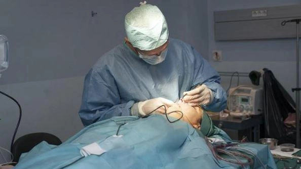 Arrestato un medico ieri all’alba dalla Guardia di Finanza a Montignoso: contestato l’esercizio abusivo della professione aggravato dal fatto che l’uomo si faceva assistere dalla propria compagna
