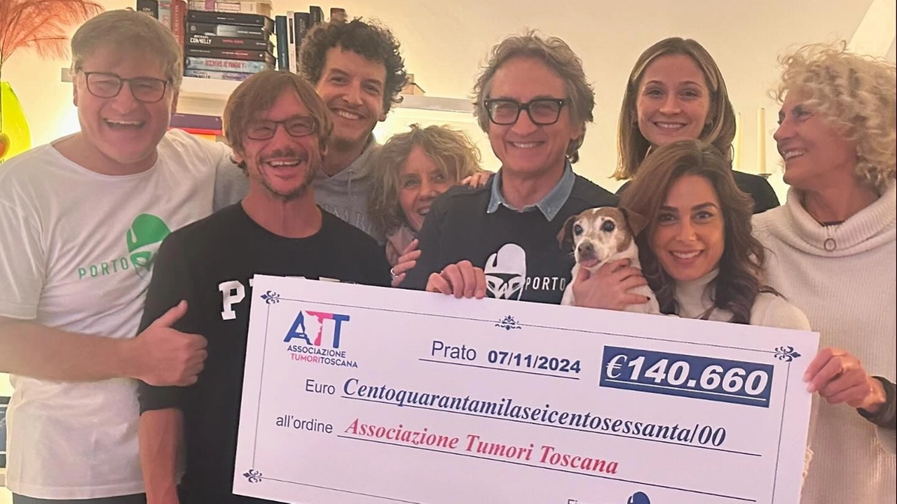 Lorenzo Massai (al centro) ed alcuni organizzatori della Da Porto a Porto