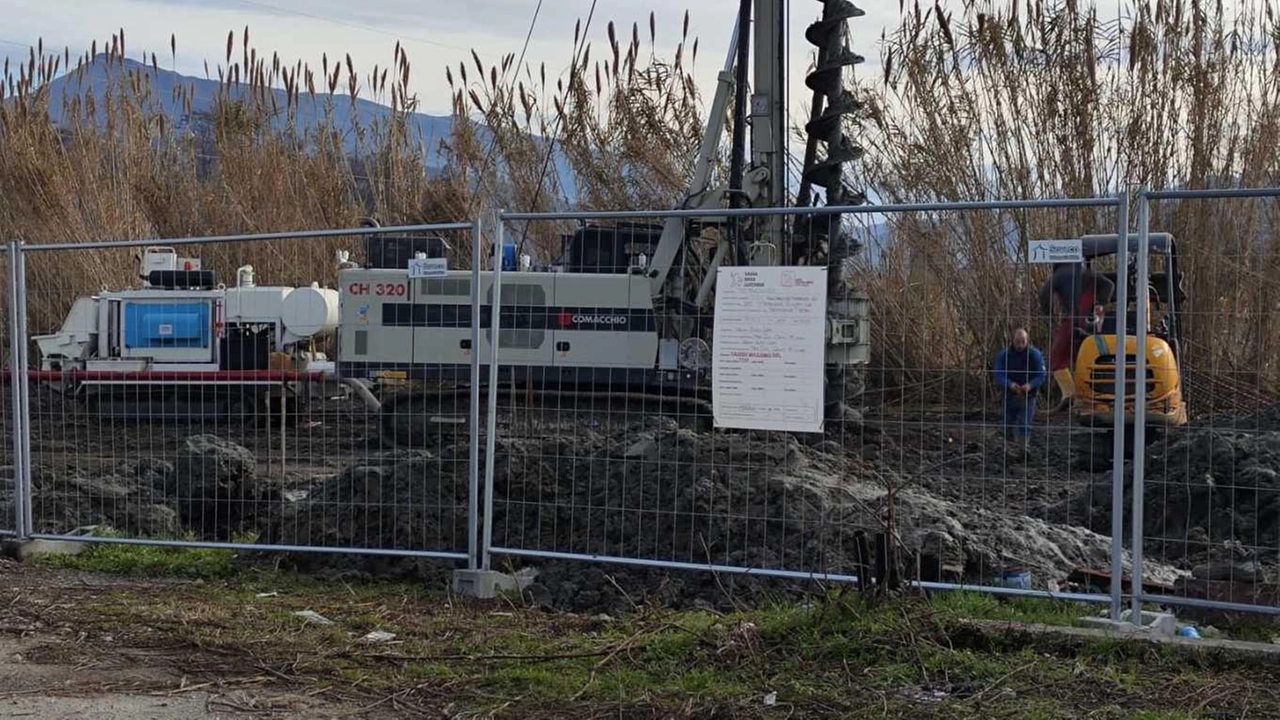 Il cantiere lato Viareggio dove sorgerà la nuova sede della «Pietrasanta Sviluppo» Il cantiere lato Viareggio dove sorgerà la nuova sede della «Pietrasanta Sviluppo»