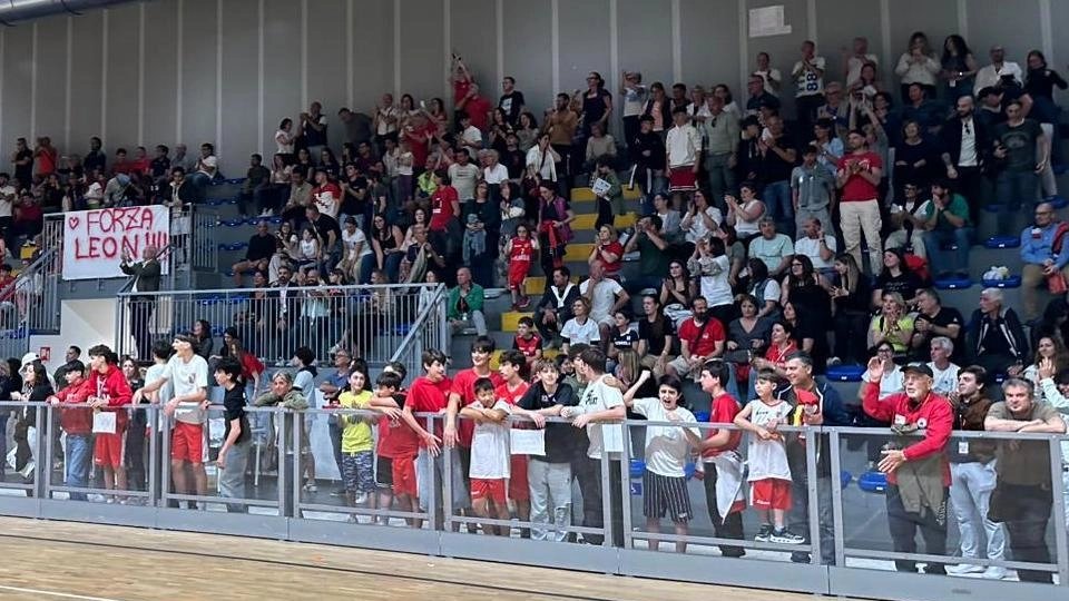 La splendida cornice di pubblico che ha seguito “gara 2“ al Pala Oliveti