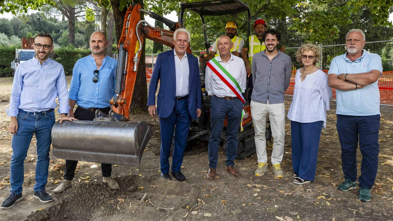 La posa della prima pietra per realizzare il nuovo asilo (FotocronacheGermogli)