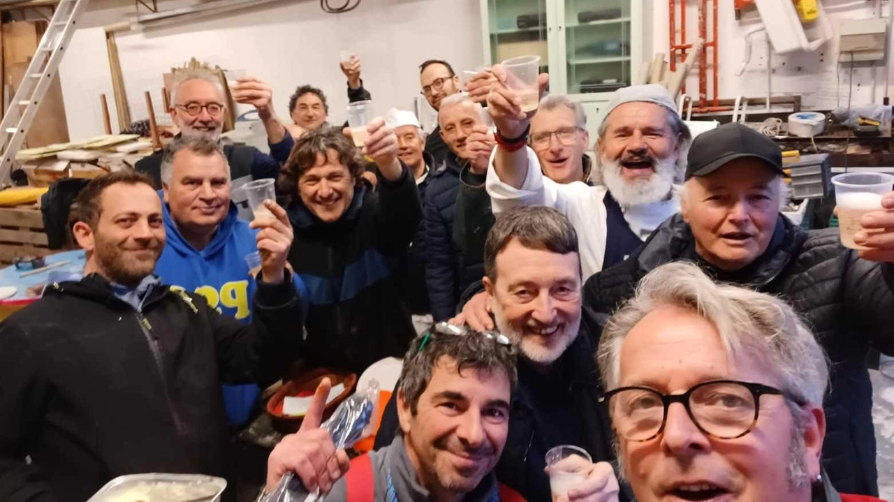 Foro di gruppo per alcuni volontari del circolo Arci di Paperino Foro di gruppo per alcuni volontari del circolo Arci di Paperino