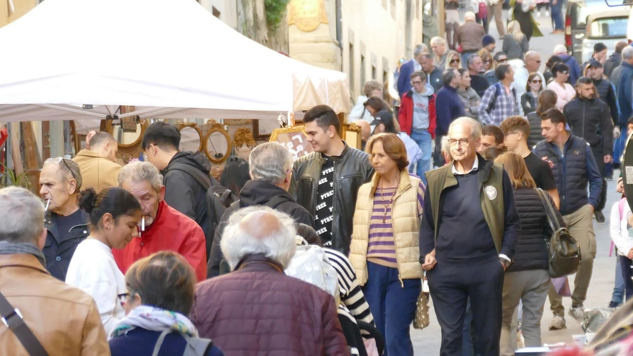 Lunghe attese ai parcheggi, prova del fuoco in vista della Città del Natale. Oggi il bis potrebbe spingere il totale vicino alle cinquantamila presenze. Lunghe attese ai parcheggi, prova del fuoco in vista della Città del Natale. Oggi il bis potrebbe spingere il totale vicino alle cinquantamila presenze.