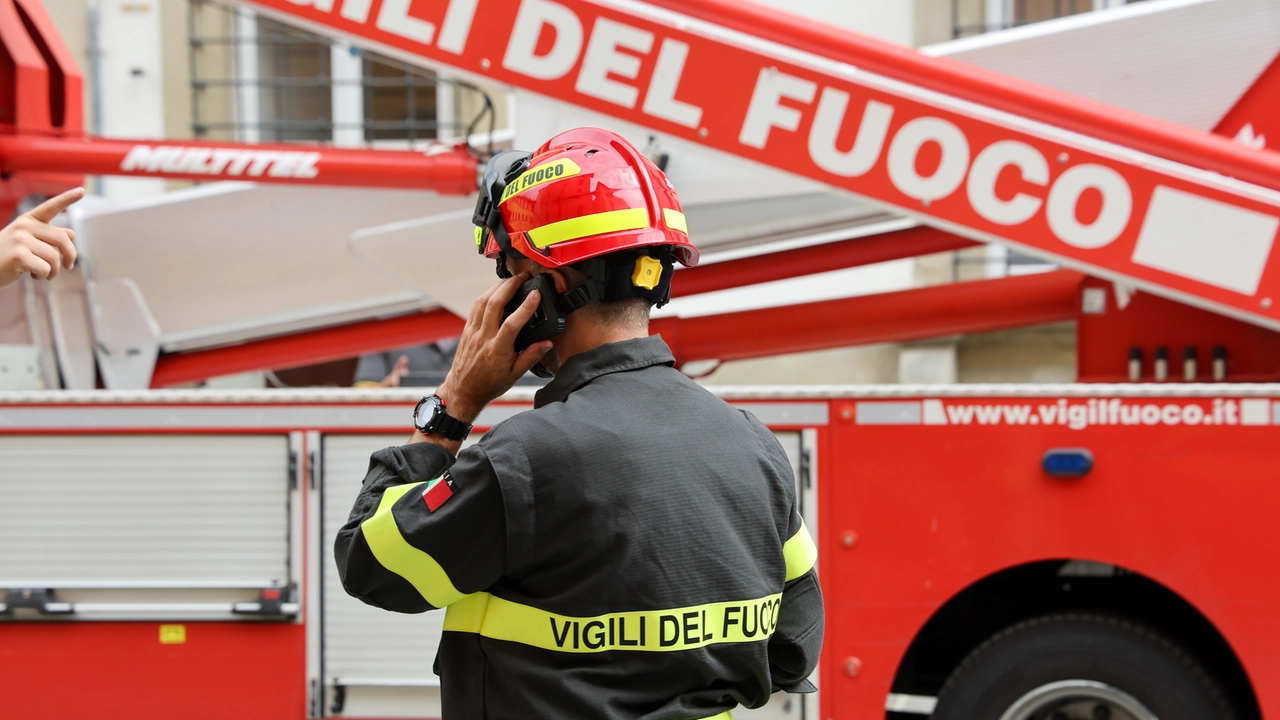 I vigili del fuoco sono intervenuti per spegnere l'incendio in Fi-Pi-Li I vigili del fuoco sono intervenuti per spegnere l'incendio in Fi-Pi-Li