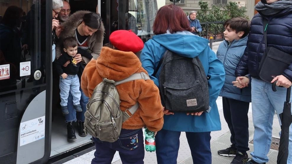Un nuovo tassello nel sistema tramviario fiorentino con il taglio del nastro ufficiale ieri pomeriggio – alla presenza della sindaca... Un nuovo tassello nel sistema tramviario fiorentino con il taglio del nastro ufficiale ieri pomeriggio – alla presenza della sindaca...