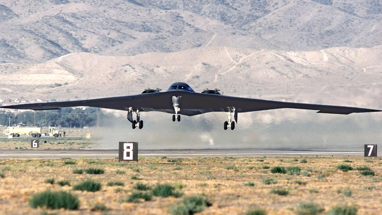 Da dati tracciamento volo.Unici aerei che portano superbomba Mop Da dati tracciamento volo.Unici aerei che portano superbomba Mop