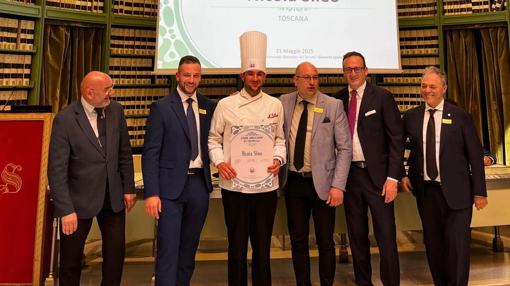 La premiazione alla biblioteca del Senato del giovane allievo dell’Isi Barga, Nicola Sileo La premiazione alla biblioteca del Senato del giovane allievo dell’Isi Barga, Nicola Sileo
