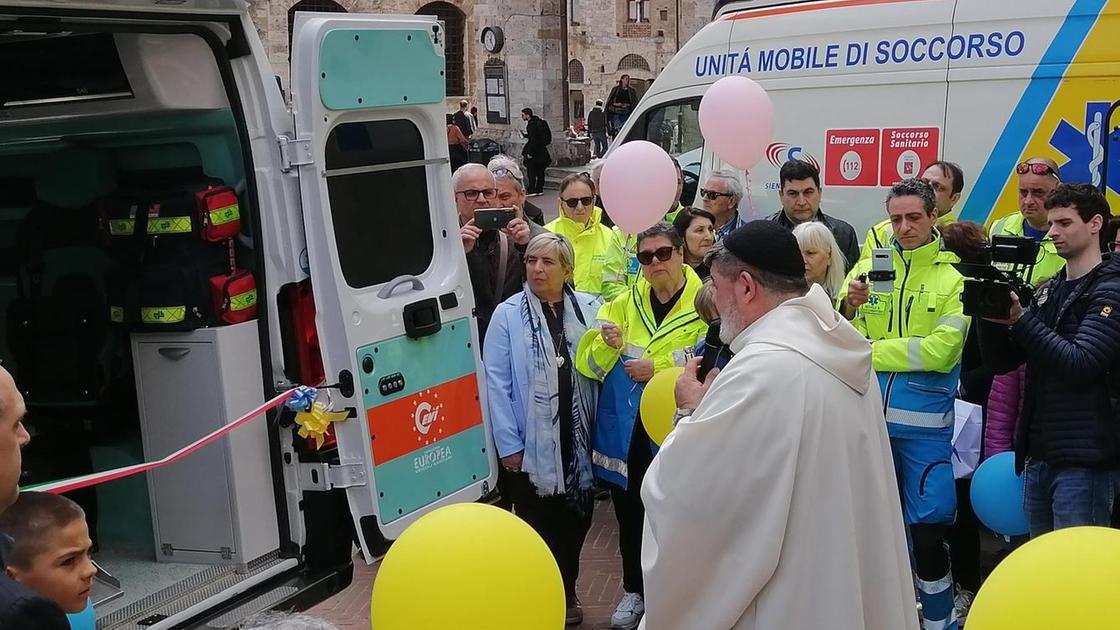nuova ambulanza a san gimignano la misericordia inaugura il mezzo e lo dedica a camilla