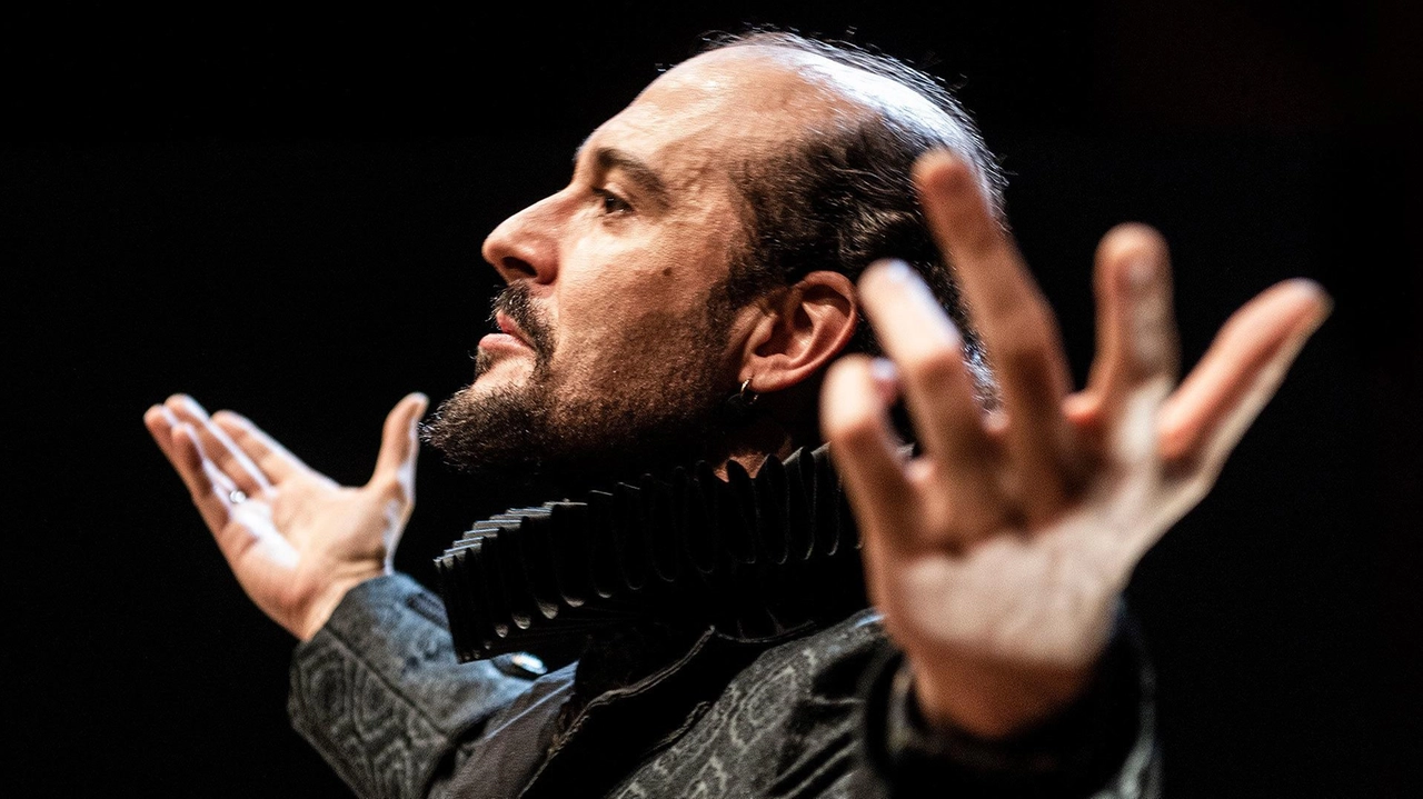 Un momento dello spettacolo in scena domani sera al Funaro Un momento dello spettacolo in scena domani sera al Funaro