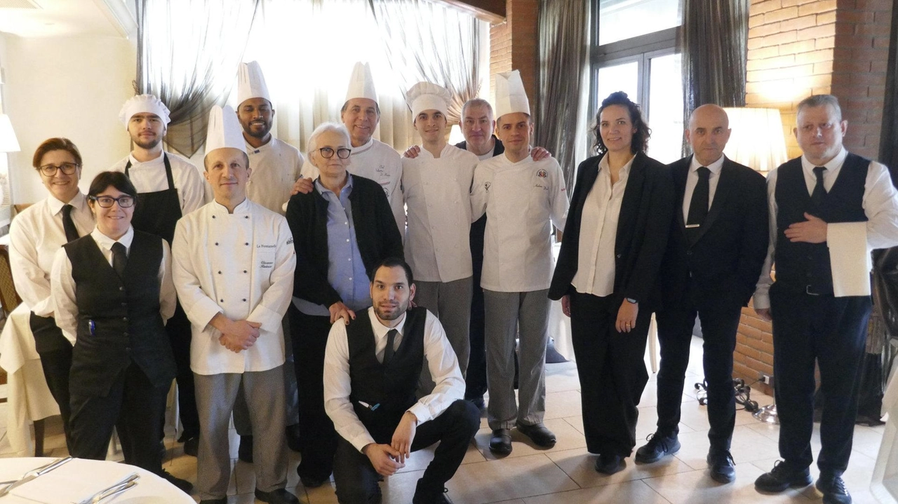 Valentino D’Aloisio, insieme ai fratelli e alla moglie gestisce il locale aperto dal 1987 specializzato nella cucina di pesce. "Sono venuto a Prato per imparare il mestiere e non me ne sono più andato". Valentino D’Aloisio, insieme ai fratelli e alla moglie gestisce il locale aperto dal 1987 specializzato nella cucina di pesce. "Sono venuto a Prato per imparare il mestiere e non me ne sono più andato".