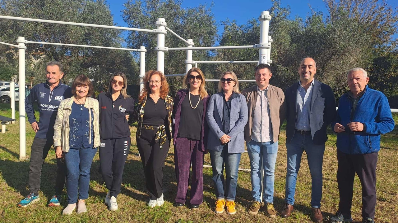 Due momenti dell’inaugurazione della nuova area sportiva realizzata a Palvotrisia (Castelnuovo Magra) Due momenti dell’inaugurazione della nuova area sportiva realizzata a Palvotrisia (Castelnuovo Magra)