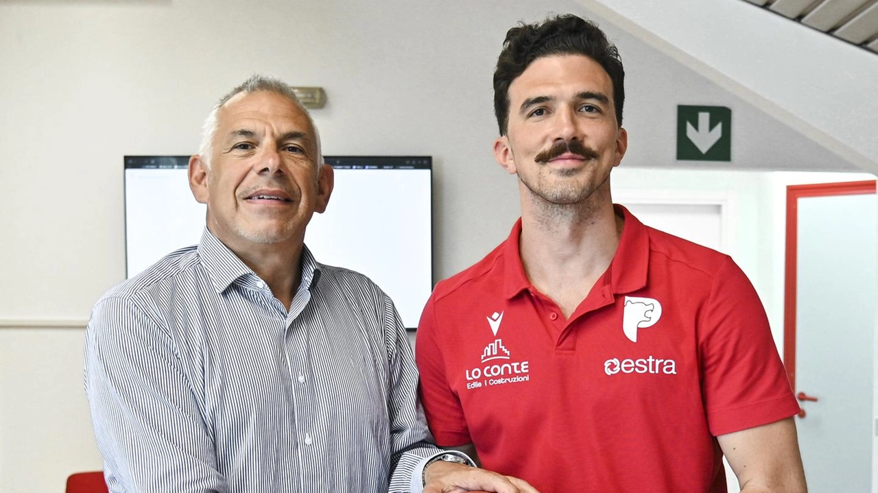 Il nuovo leader di Pistoia: "Ho grande voglia di rivalsa dopo ciò che successo". Sul legame con Della Rosa: "Ho rubato qualcosa da lui, è un uomo speciale". Il presidente David: "L’obiettivo da raggiungere nel triennio è il ritorno in Serie A". Il nuovo leader di Pistoia: "Ho grande voglia di rivalsa dopo ciò che successo". Sul legame con Della Rosa: "Ho rubato qualcosa da lui, è un uomo speciale". Il presidente David: "L’obiettivo da raggiungere nel triennio è il ritorno in Serie A".