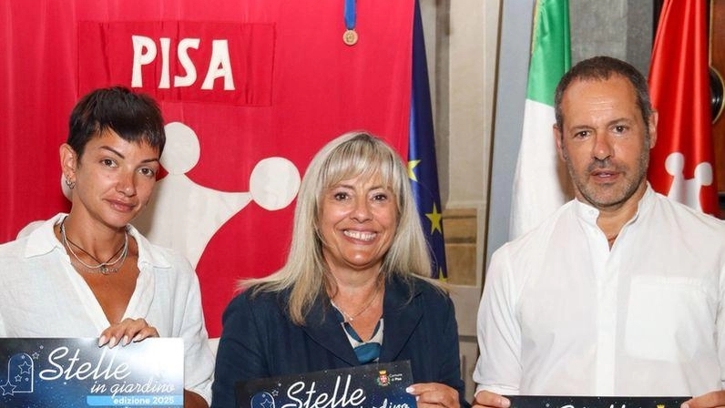 L’assessore Gabriella Porcaro (al centro, con Massimiliano Giornetti, direttore del Polimoda ed Eva Pepi, alla presentazione dell’evento in Sala delle Baleari L’assessore Gabriella Porcaro (al centro, con Massimiliano Giornetti, direttore del Polimoda ed Eva Pepi, alla presentazione dell’evento in Sala delle Baleari
