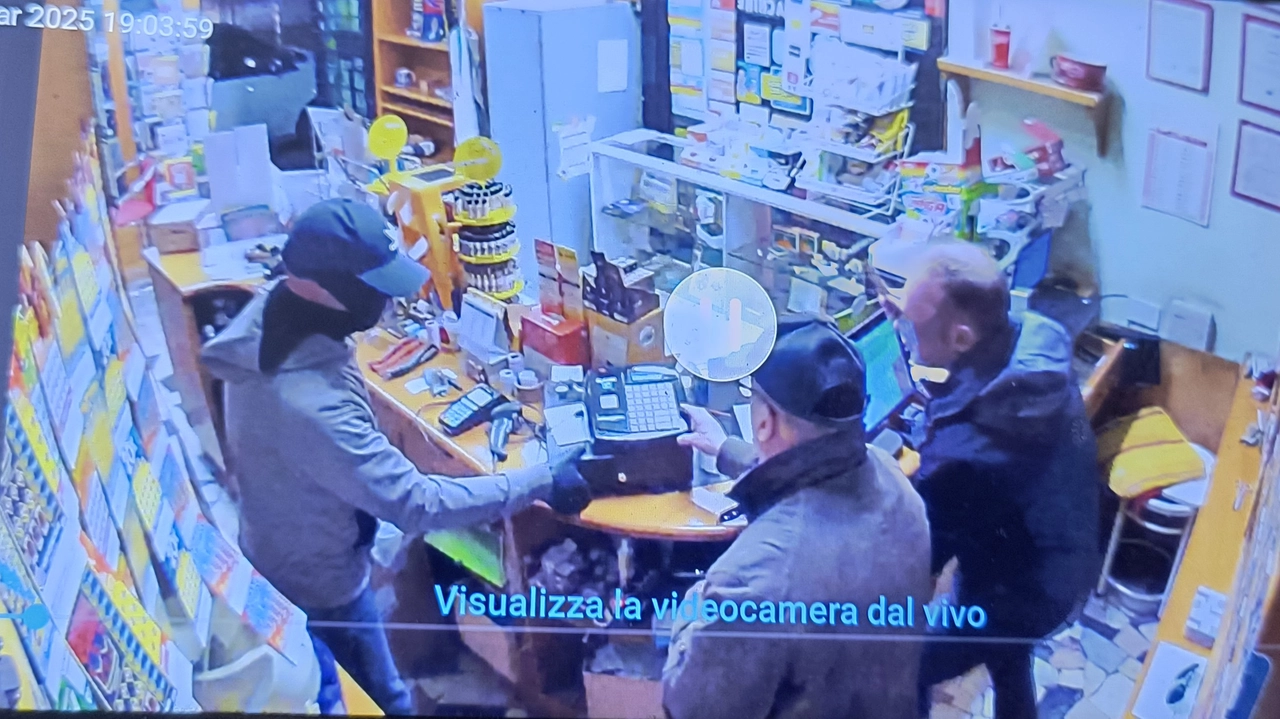 Un frame dei concitati momenti dell'aggressione