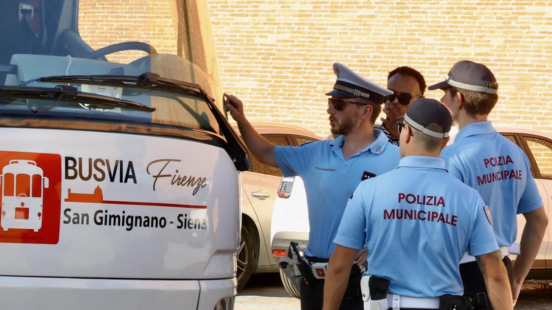 La doppia tagliola del Comune. Hub per turisti, abusivi nel mirino. Sì al regolamento anti caddy