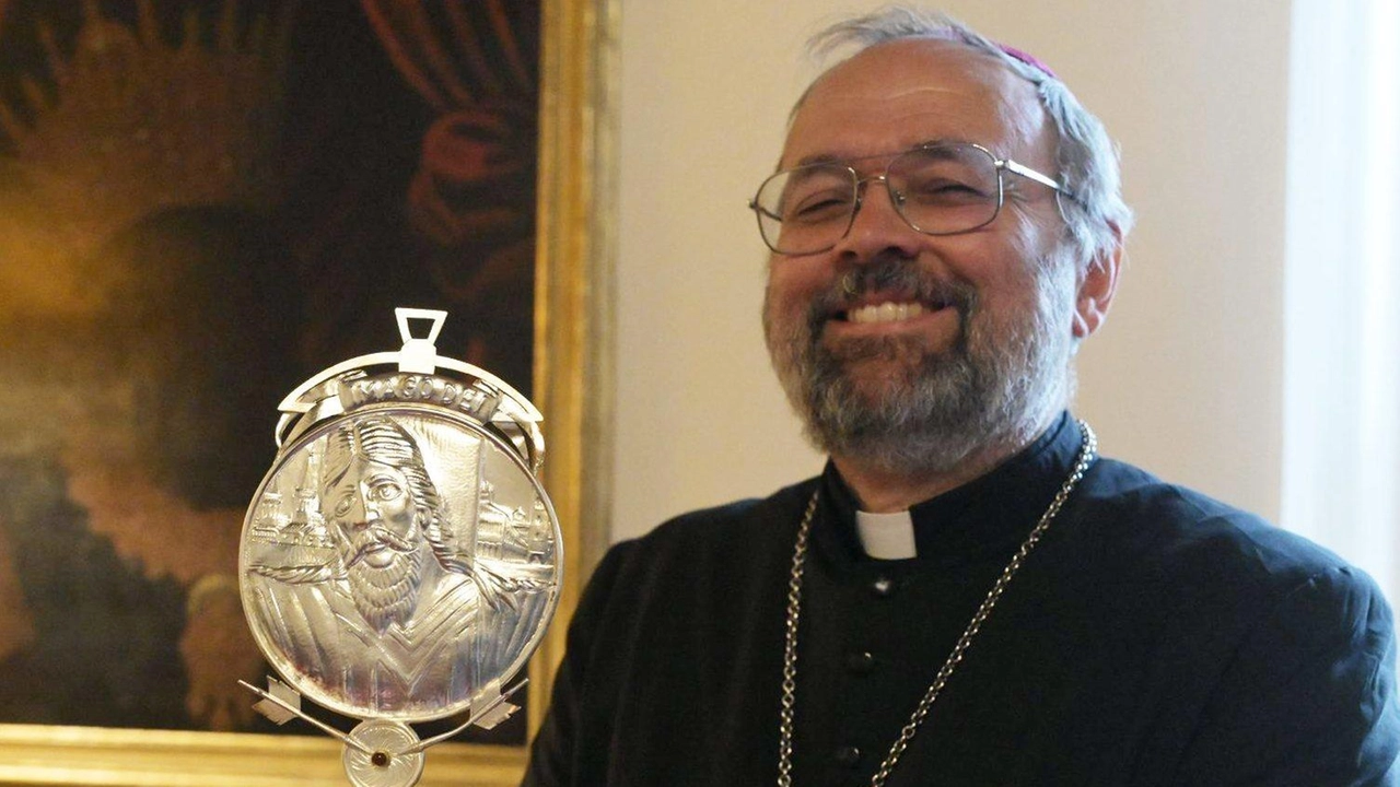 Monsignor Paolo Giulietti, arcivescovo di Lucca (foto Alcide) Monsignor Paolo Giulietti, arcivescovo di Lucca (foto Alcide)
