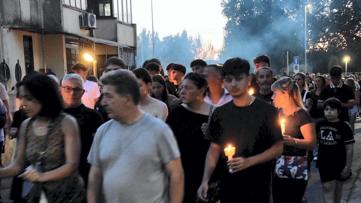 La fiaccolata organizzata da amici e parenti per Anthony Mantia e Aimen Labidi La fiaccolata organizzata da amici e parenti per Anthony Mantia e Aimen Labidi