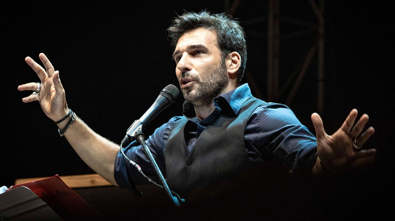 ALTOPASCIO Edoardo Leo e Federico Basso per gli spettacoli, ma anche rievocazioni storiche, musica, con circa 45 eventi, di cui soltanto... ALTOPASCIO Edoardo Leo e Federico Basso per gli spettacoli, ma anche rievocazioni storiche, musica, con circa 45 eventi, di cui soltanto...