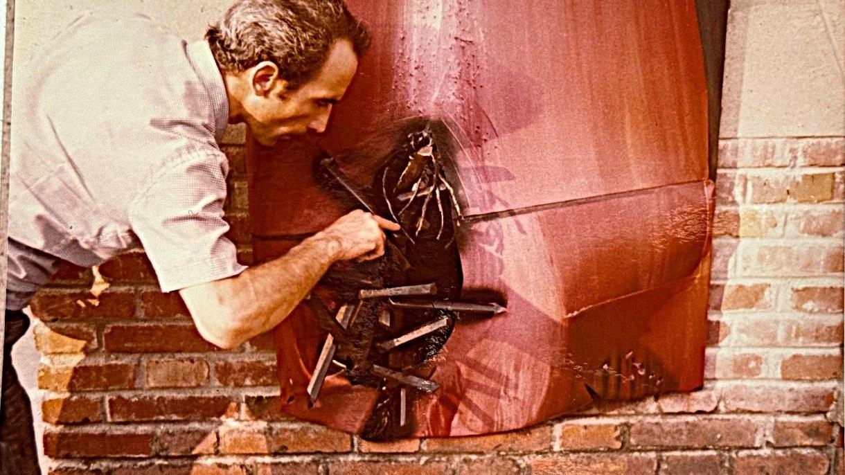 A cura di Asti, sarà aperta, nella sede dell’associazione culturale, dal prossimo 25 gennaio al 19 marzo. Rappresentati tutti i cicli pittorici dell’artista, dai ritratti del ’65 ai lavori realizzati alla fine degli anni ’90 . A cura di Asti, sarà aperta, nella sede dell’associazione culturale, dal prossimo 25 gennaio al 19 marzo. Rappresentati tutti i cicli pittorici dell’artista, dai ritratti del ’65 ai lavori realizzati alla fine degli anni ’90 .