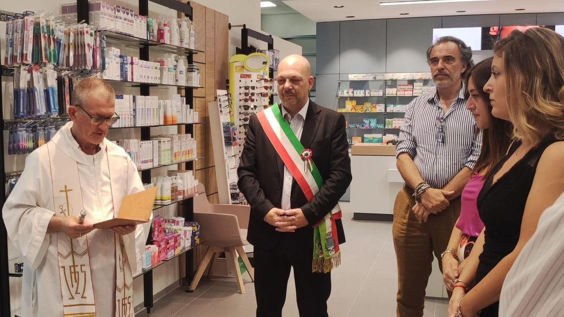 https://www.lanazione.it/image-service/view/acePublic/alias/contentid/OGUzMzZlZDMtMWZmMS00/0/ecco-la-nuova-farmacia-comunale-piu-servizi-sanitari-ai-cittadini.jpeg?f=16:9&w=1200&h=630