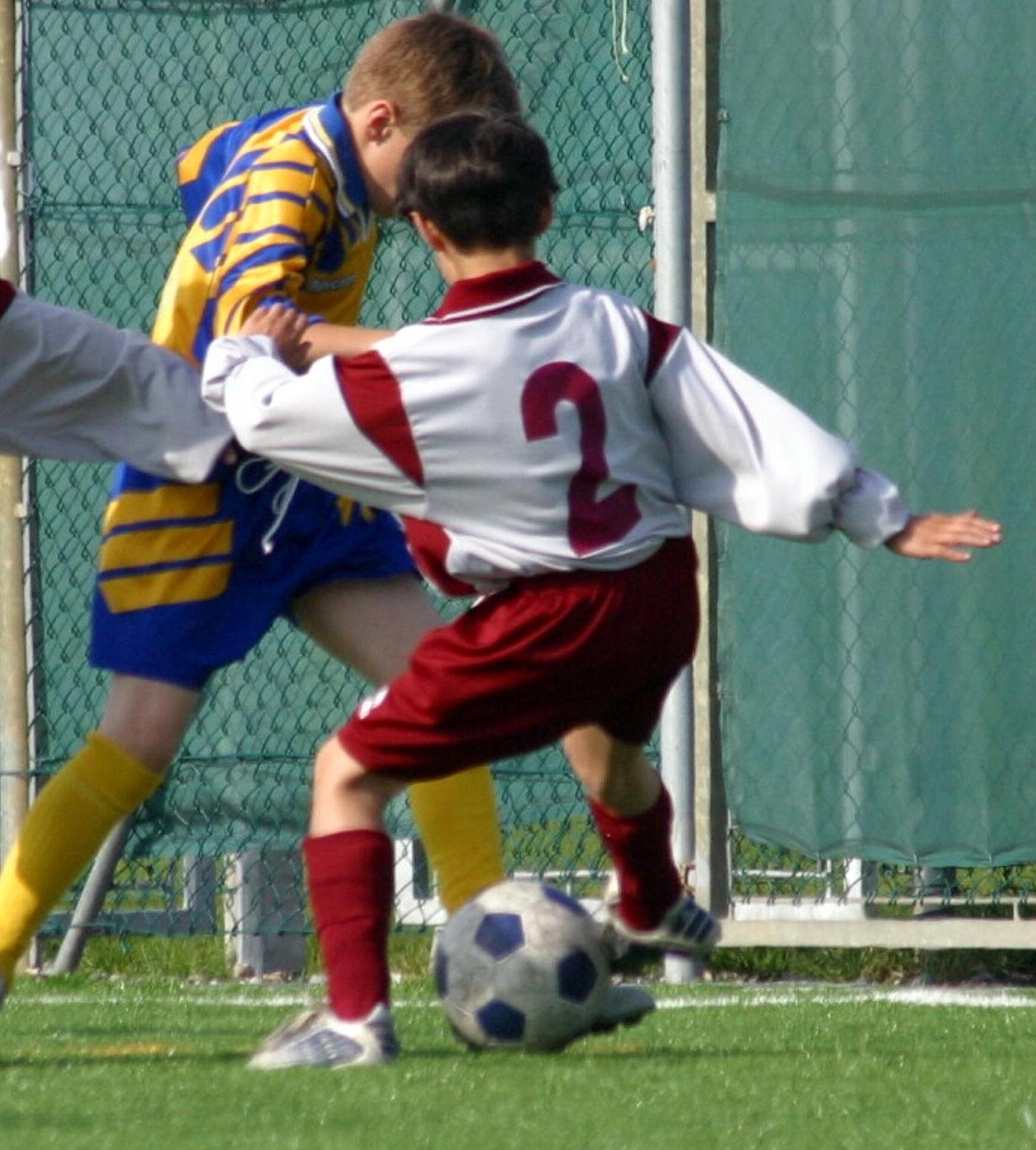 Calcio violento, rissa tra genitori: in campo bambini di 8 anni Calcio violento, rissa tra genitori: in campo bambini di 8 anni