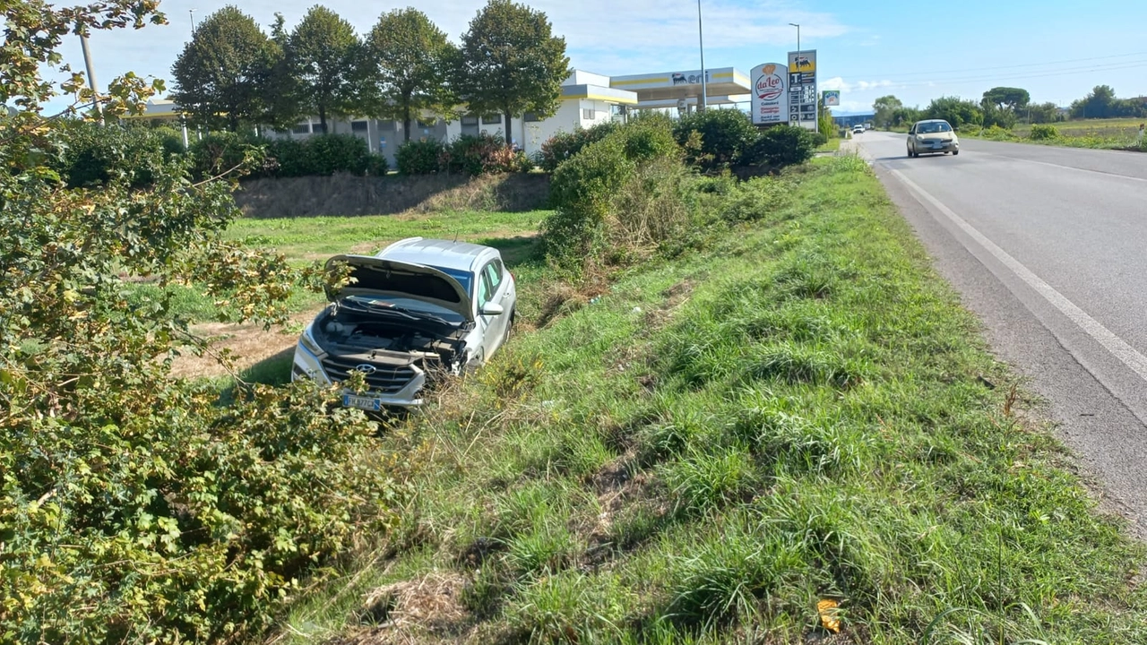 L'auto finita fuori strada sulla Nuova Francesca a Castelfranco di Sotto L'auto finita fuori strada sulla Nuova Francesca a Castelfranco di Sotto