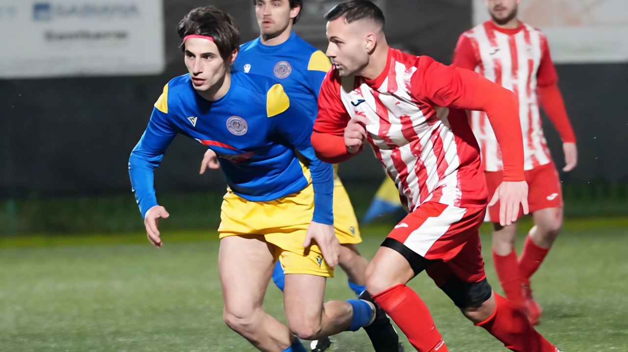 Azione di gioco del Lazzeretto (biancorosso) sul Capraia Azione di gioco del Lazzeretto (biancorosso) sul Capraia