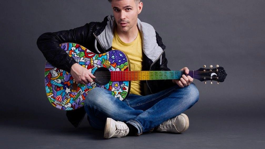 Il cantautore Lorenzo Baglioni in scena al Francini con «Canzoni a colori» Il cantautore Lorenzo Baglioni in scena al Francini con «Canzoni a colori»