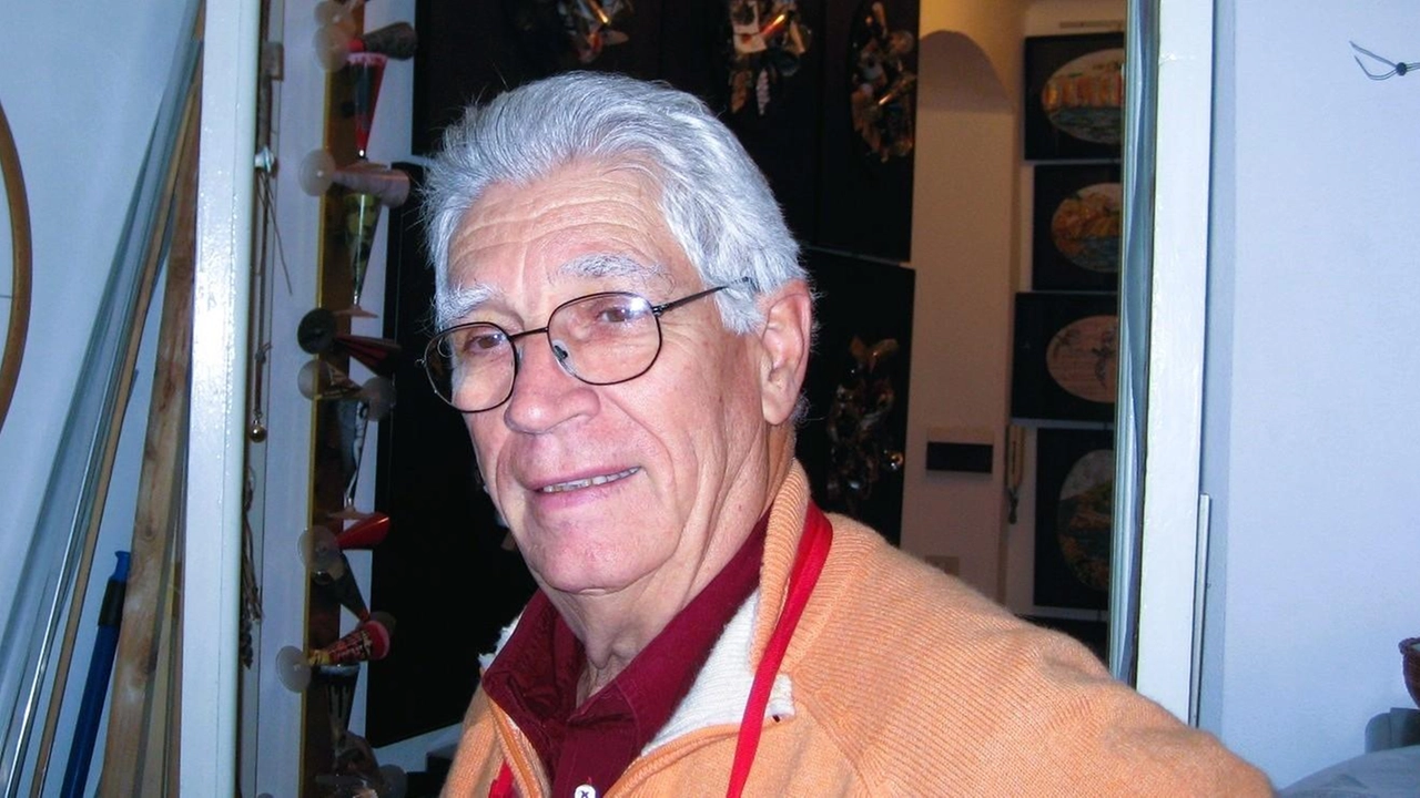 L’artista ottantacinquenne Cosimo Cimino è stato citato nella rivista Cefalù che l’editore Stefano Marsala ha presentato a Torino L’artista ottantacinquenne Cosimo Cimino è stato citato nella rivista Cefalù che l’editore Stefano Marsala ha presentato a Torino