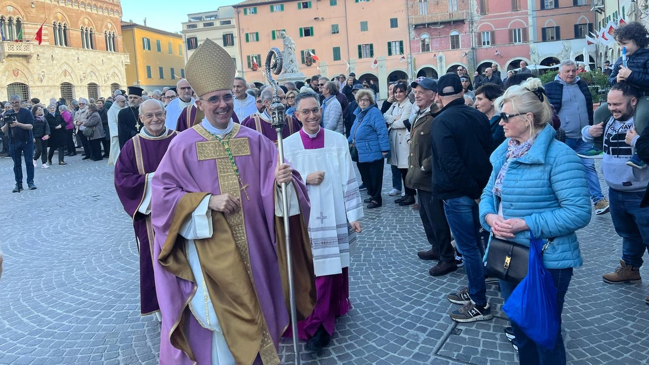 L'arrivo del nuovo vescovo a Grosseto (foto Aprili)