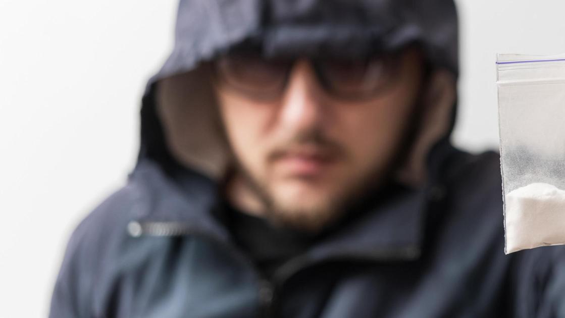 Il ’boschetto’ dello spaccio: "L’abisso per i nostri figli. Inghiottiti fin da ragazzini" Il ’boschetto’ dello spaccio: "L’abisso per i nostri figli. Inghiottiti fin da ragazzini"