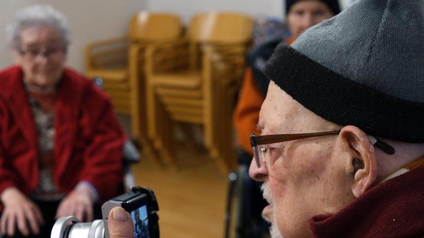 Addio a Luciano Ricci, fotografo dei grandi. Da Monicelli a Fellini, un secolo di scatti Addio a Luciano Ricci, fotografo dei grandi. Da Monicelli a Fellini, un secolo di scatti