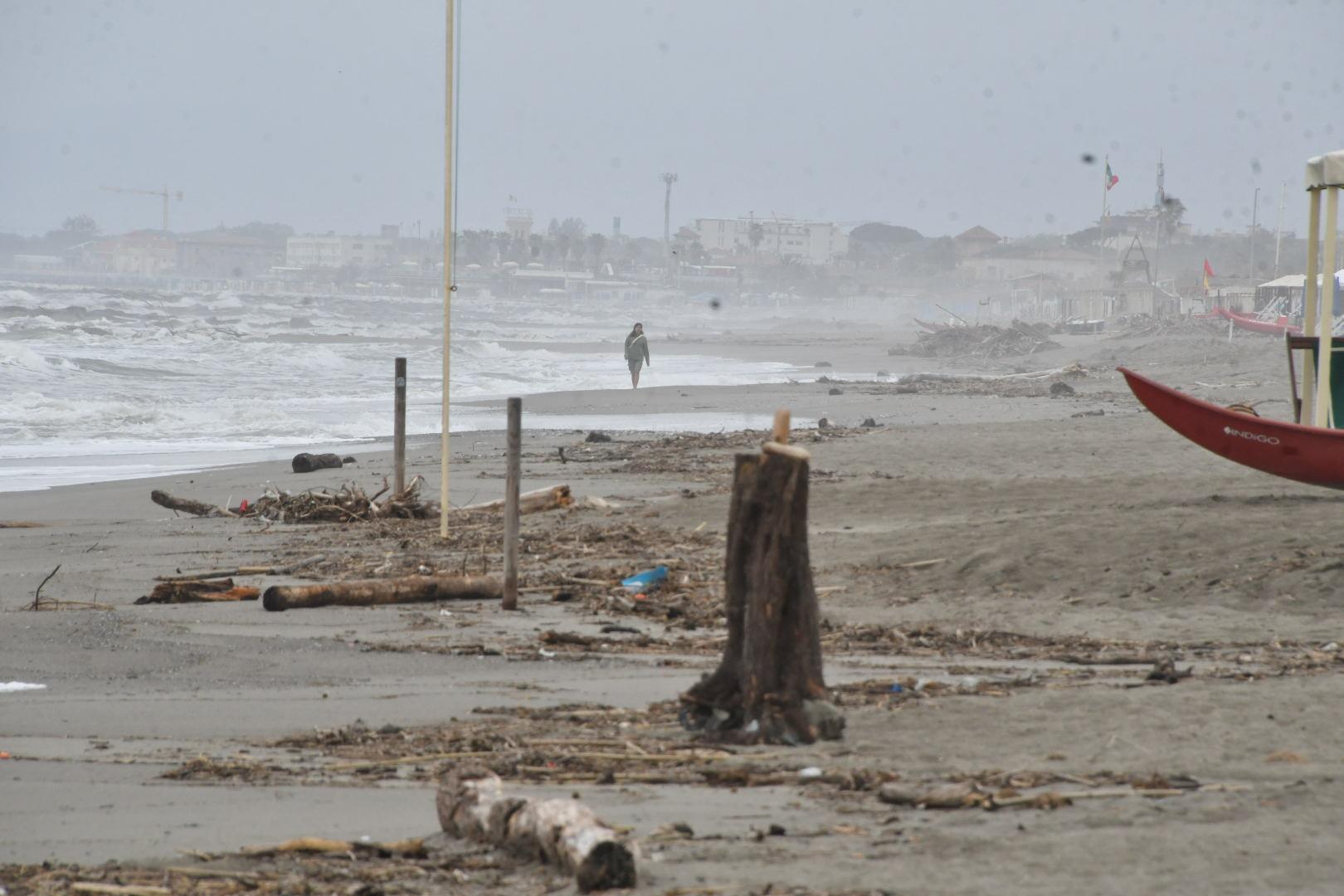 Pulizia del lungomare, i balneari rispondono all’appello del Comune: “Faremo la nostra parte” Pulizia del lungomare, i balneari rispondono all’appello del Comune: “Faremo la nostra parte”