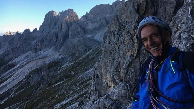 Paolo Politi tra le sue montagne, era un esperto scalatore, istruttore di alpinismo per il Cai di Sesto Fiorentino dove ha saputo trasmettere la sua passione a tanti allievi Paolo Politi tra le sue montagne, era un esperto scalatore, istruttore di alpinismo per il Cai di Sesto Fiorentino dove ha saputo trasmettere la sua passione a tanti allievi