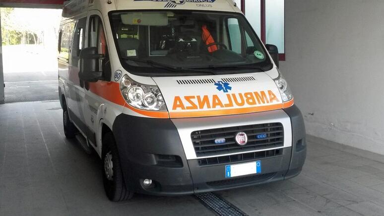 via firenze scontro auto