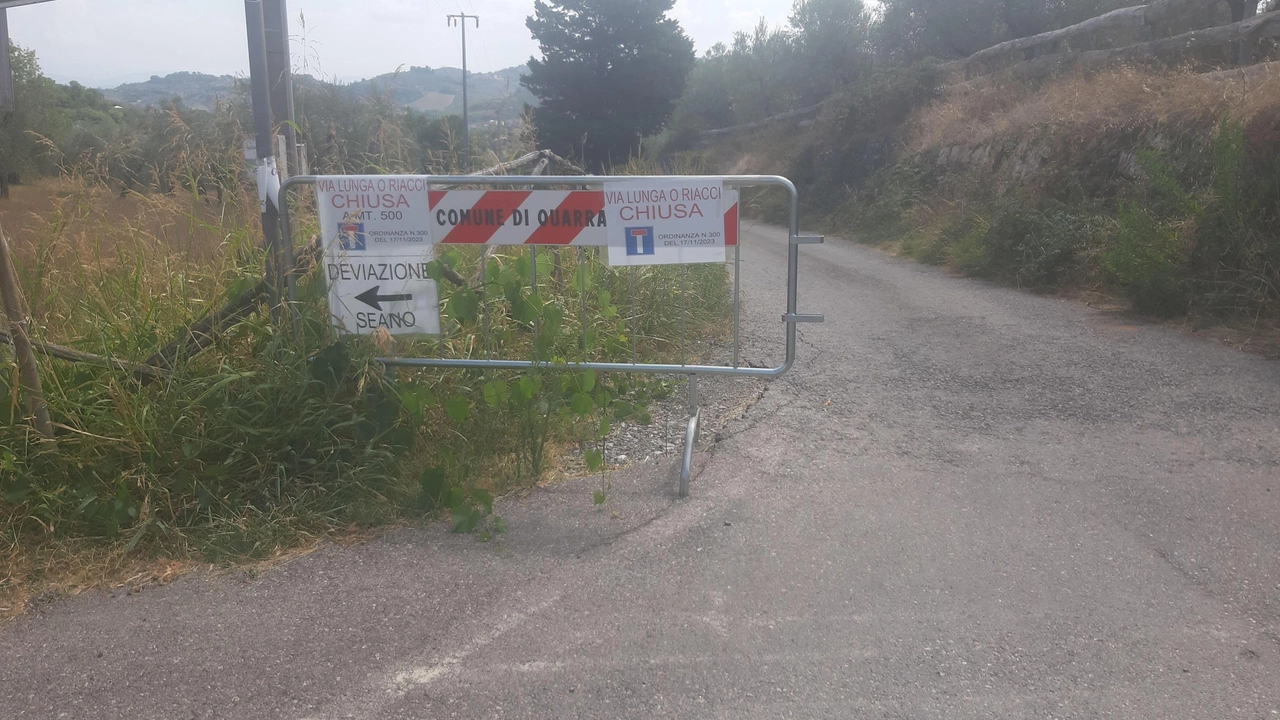 Riapertura parziale di via Lunga a Quarrata dopo alluvione del 2023. Restrizioni temporanee per garantire sicurezza stradale. Interventi previsti nel 2025. Riapertura parziale di via Lunga a Quarrata dopo alluvione del 2023. Restrizioni temporanee per garantire sicurezza stradale. Interventi previsti nel 2025.