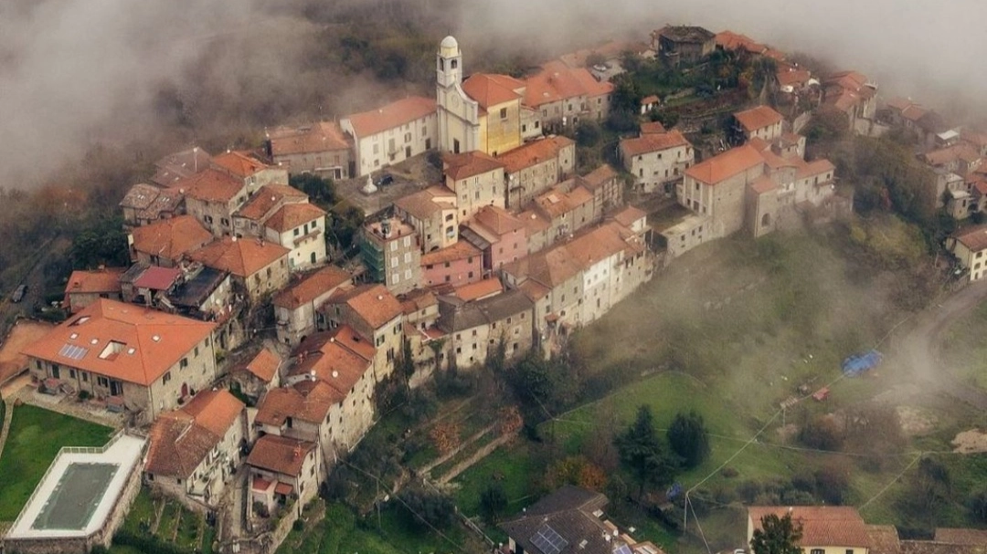 L'antico borgo di Mulazzo si trova in provincia di Massa Carrara L'antico borgo di Mulazzo si trova in provincia di Massa Carrara