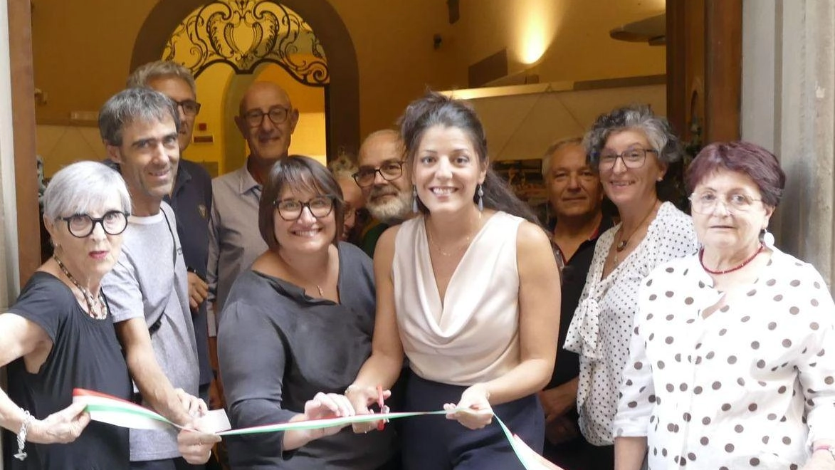 Il taglio del nastro in Provincia per la mostra fotografica «Mille Miglia - Mille Emozioni» Foto Attalmi Il taglio del nastro in Provincia per la mostra fotografica «Mille Miglia - Mille Emozioni» Foto Attalmi
