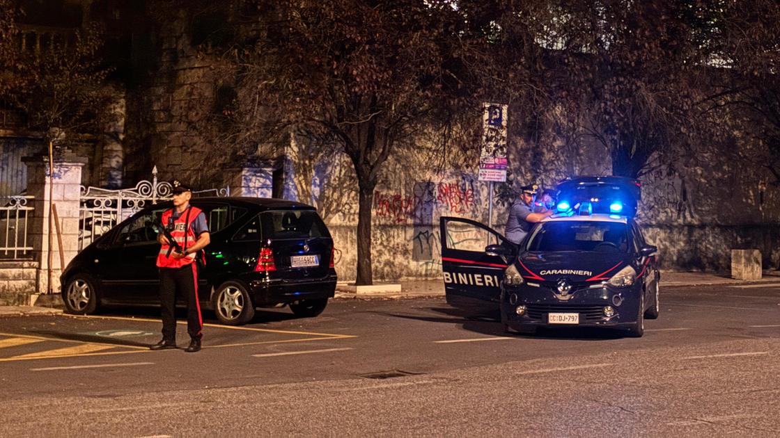 Spaccata notturna e rissa per strada, intervengono le forze dell Spaccata notturna e rissa per strada, intervengono le forze dell