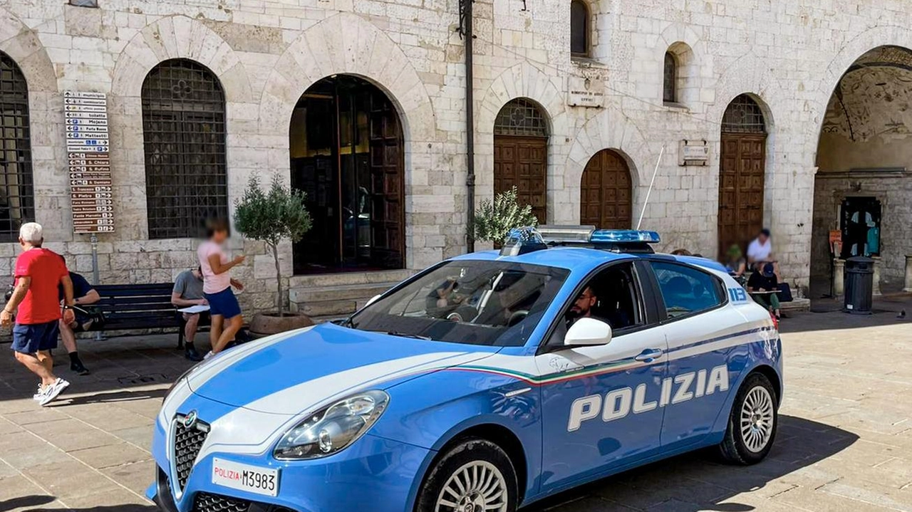 I poliziotti sono riusciti a risalire in poco tempo all’autore della truffa, un. giovane ben noto alle forze dell’ordine per via delle numerosissime denunce sporte nei suoi confronti in tutta Italia