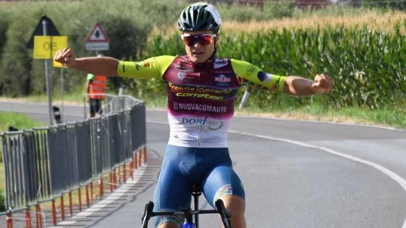 Nella gara Allievi l’acuto vincente è di Fedrizzi. In quella Juniores fuga e arrivo in solitaria di Cozzani. Nella gara Allievi l’acuto vincente è di Fedrizzi. In quella Juniores fuga e arrivo in solitaria di Cozzani.