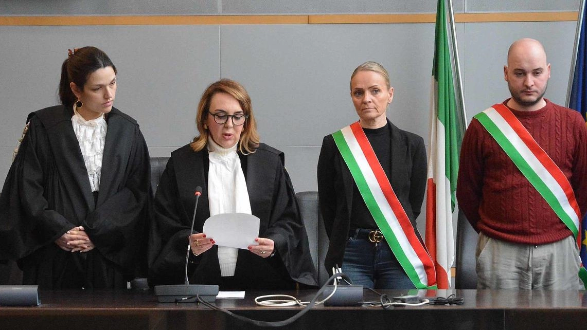 La decisione della corte guidata da Loprete: 9 anni e 4 mesi per l’omicidio e 8 mesi per aver detenuto la pistola illegalmente. Li sconterà ai domiciliari. La decisione della corte guidata da Loprete: 9 anni e 4 mesi per l’omicidio e 8 mesi per aver detenuto la pistola illegalmente. Li sconterà ai domiciliari.