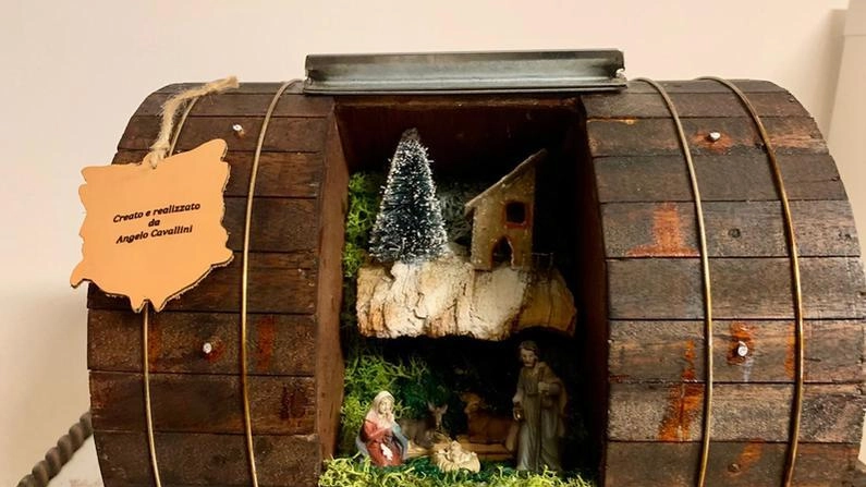 Negli scaffali hanno trovato posto le natività realizzate con le tecniche più svariate . Negli scaffali hanno trovato posto le natività realizzate con le tecniche più svariate .