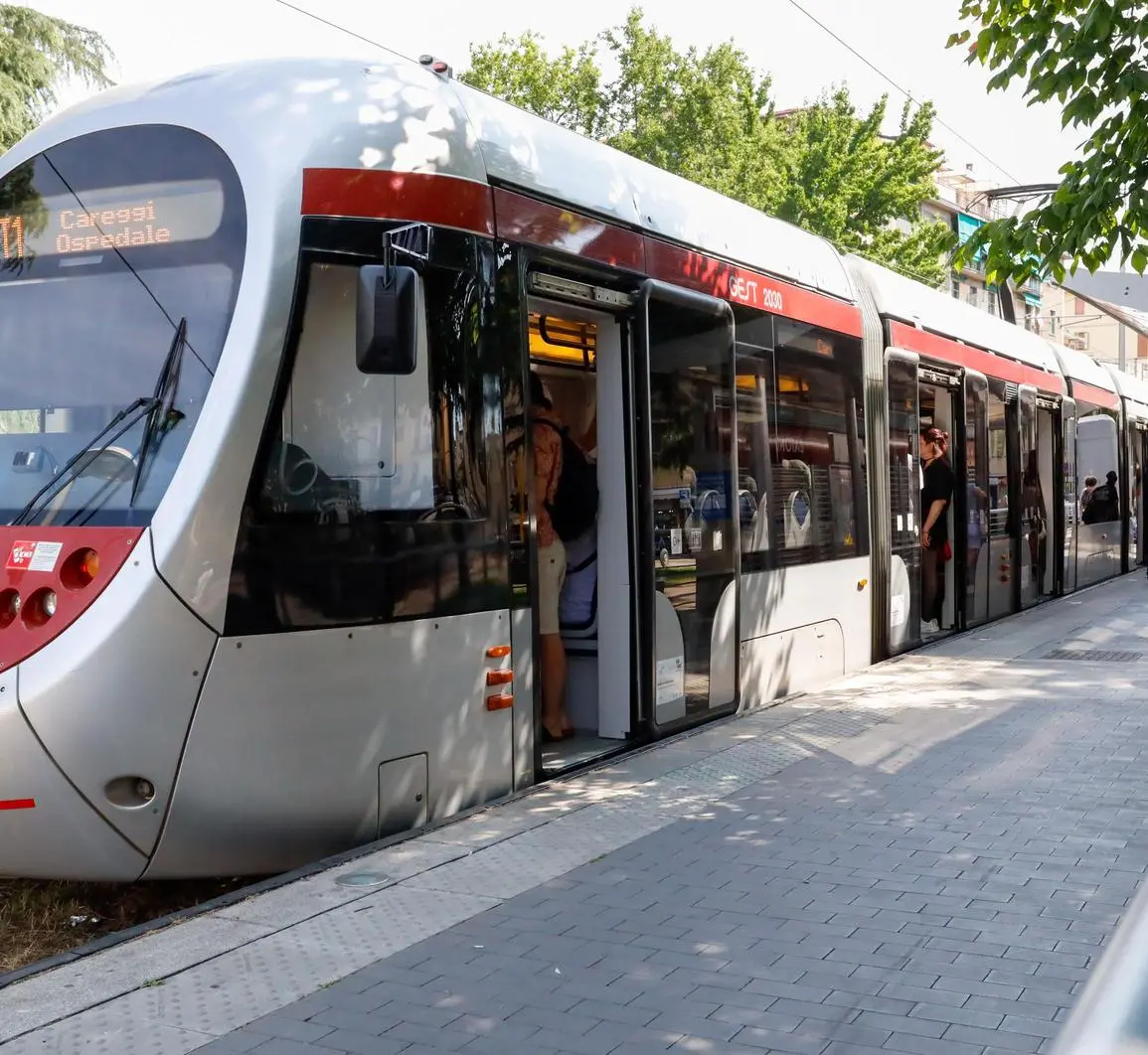 Problemi alla tramvia: guasti simultanei causano disagi sulla T1 di Firenze