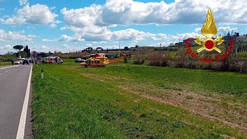 L'intervento dei vigili del fuoco sul luogo dell'incidente