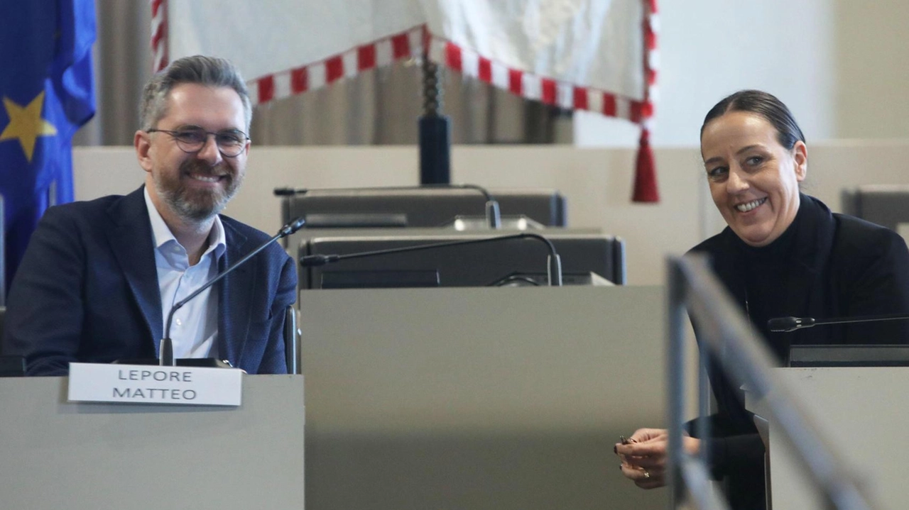 Il primo cittadino di Bologna Matteo Lepore con la collega Sara Funaro Il primo cittadino di Bologna Matteo Lepore con la collega Sara Funaro